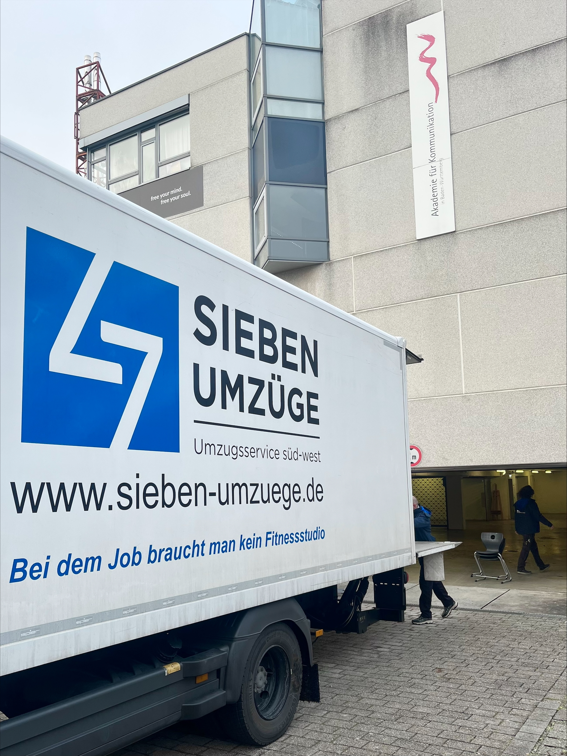 Sieben Umzüge LKW